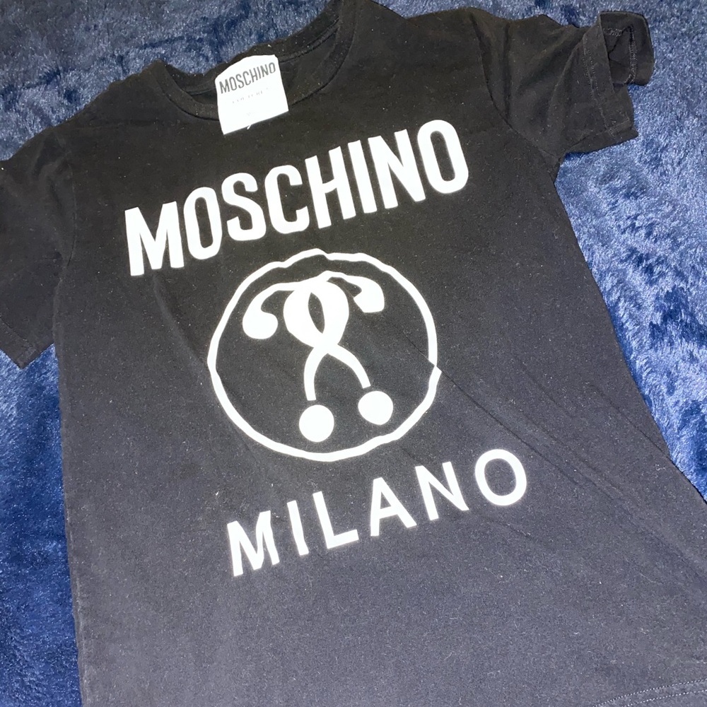 Moschino black tee
